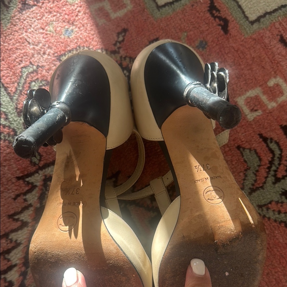 CHANEL Cream and Black Heels with T-Strap Design - Picture 5 of 5